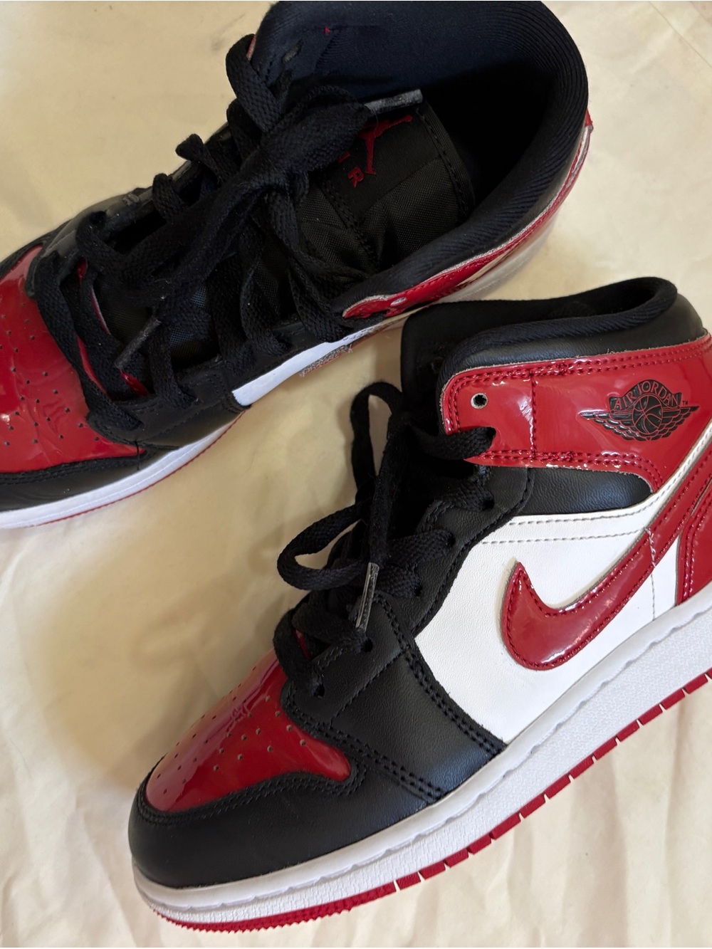 Jordan Air Jordan 1 Mid SE
Boys' Grade School Size 4.5 - Picture 7 of 8